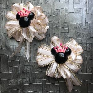 Minnie Mouse ribbon bows.